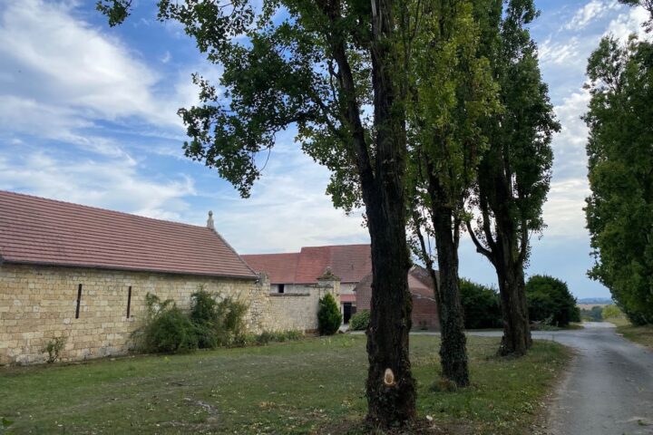 Écuries des Deux Tours